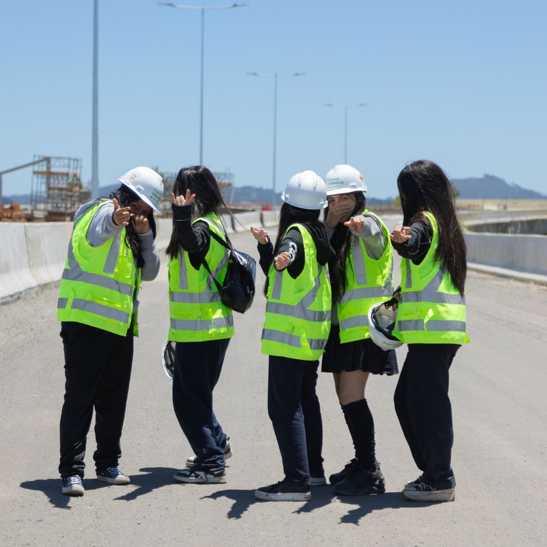 Programa Abriendo Puertas y Voluntariado Educativo en Puente Industrial